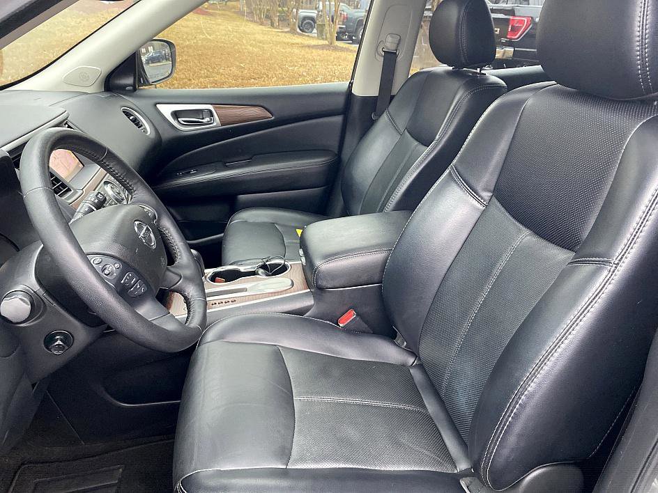 Used 2020 Nissan Pathfinder Platinum image 10