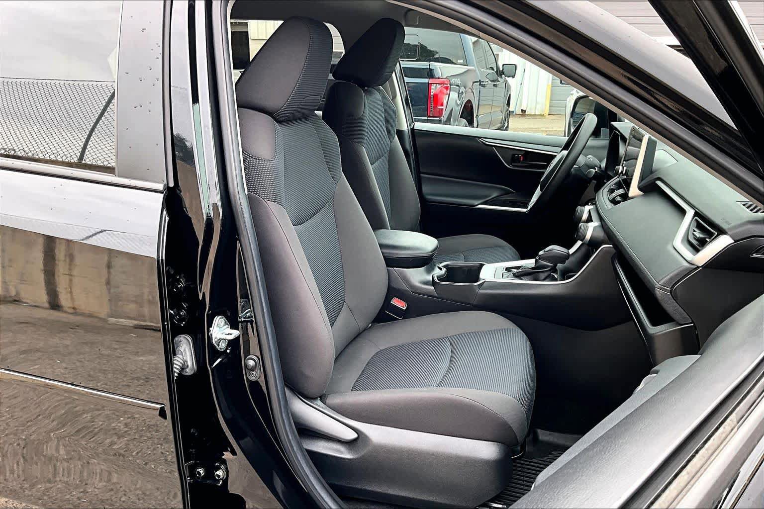 Used 2023 Toyota RAV4 LE AWD/4WD image 11