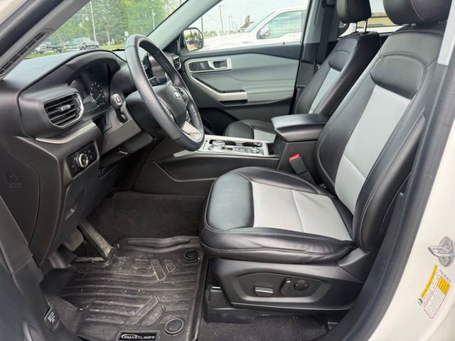 Used 2023 Ford Explorer XLT w/ Equipment Group 202A AWD/4WD image 15