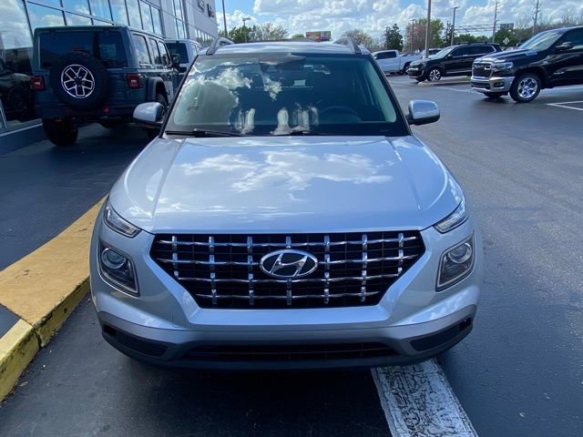 Used 2020 Hyundai Venue SEL image 3