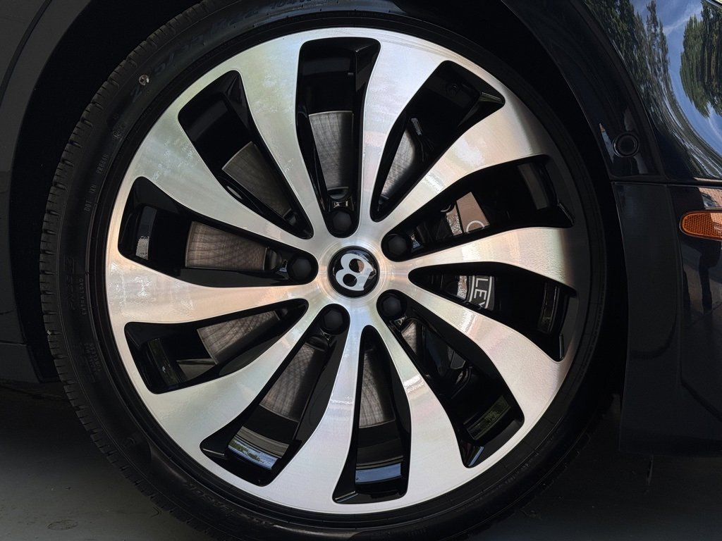 New 2026 Bentley Flying Spur Azure image 30