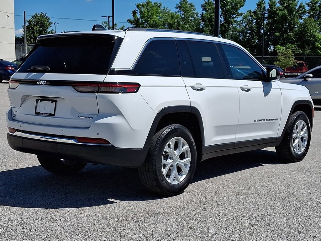 Used 2023 Jeep Grand Cherokee Limited w/ Trailer Tow Prep Group (B) AWD/4WD image 9
