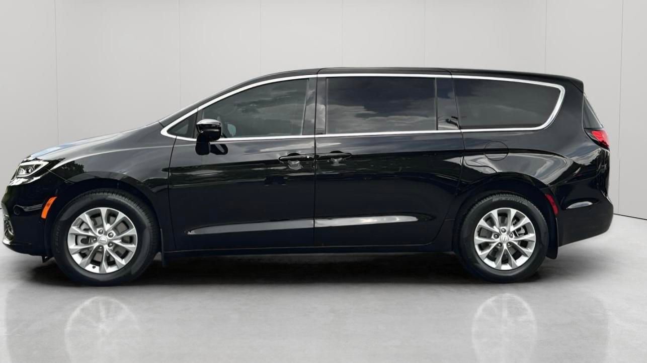 New 2025 Chrysler Pacifica Select w/ Uconnect Theater Family Group image 11