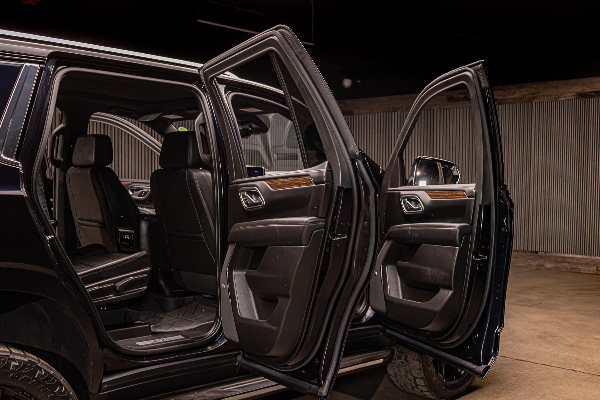 Used 2023 Chevrolet Tahoe High Country AWD/4WD image 31