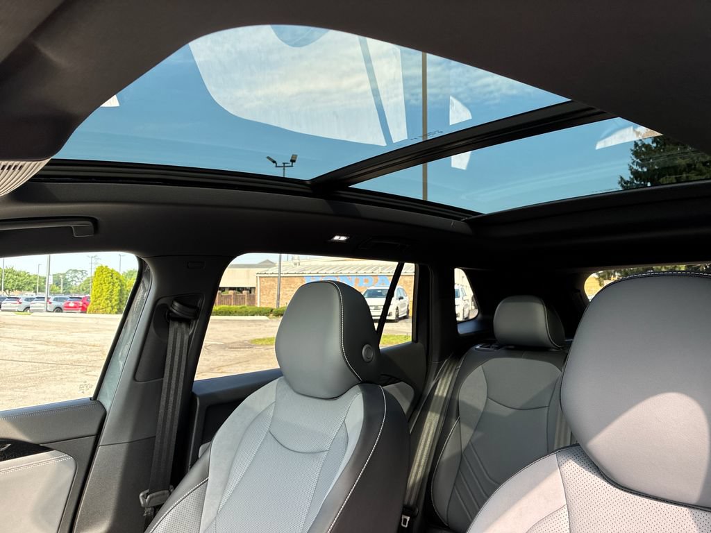 New 2026 Volkswagen Tiguan SE R-Line AWD/4WD image 17