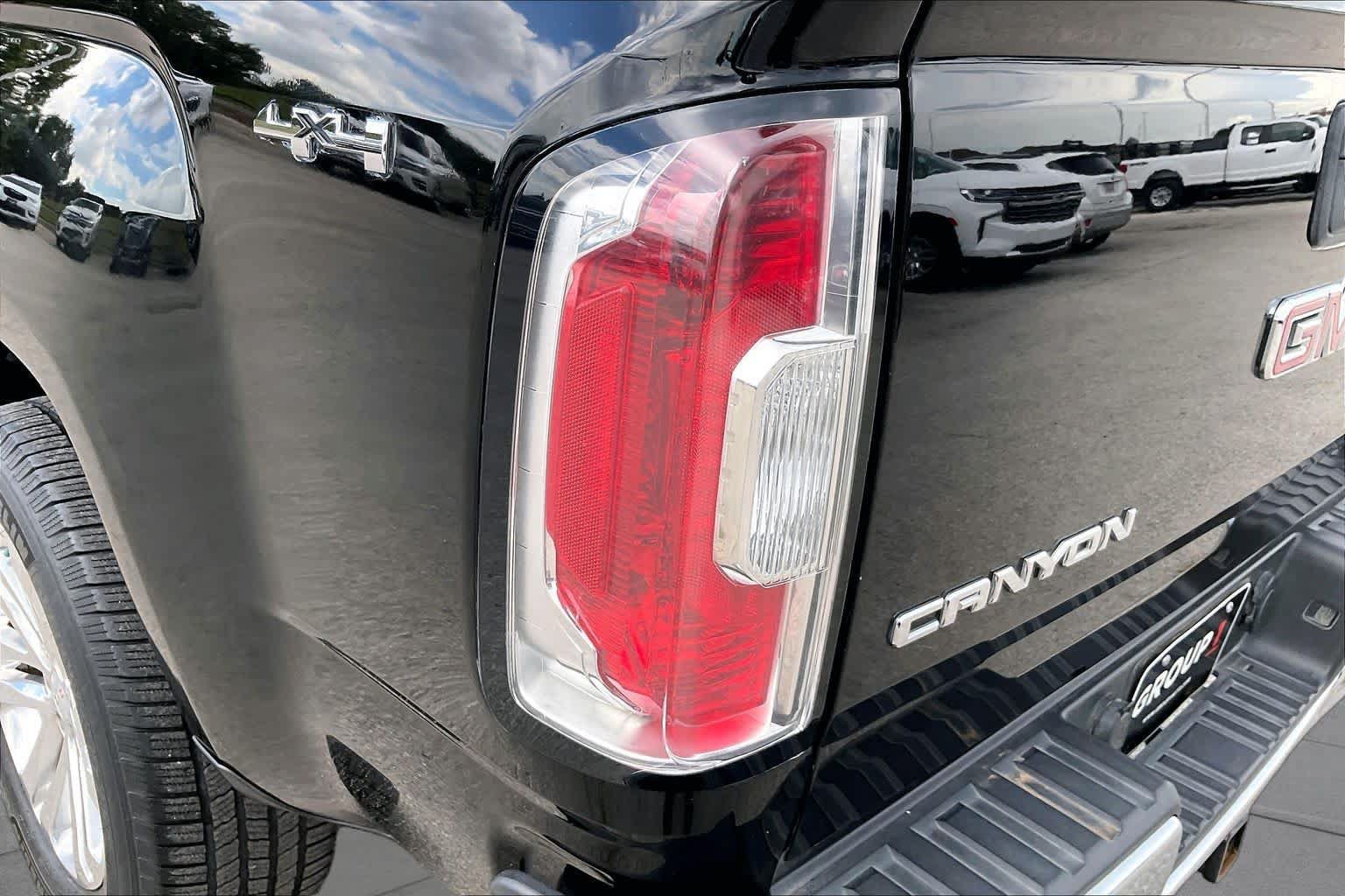 Used 2015 GMC Canyon SLT w/ Driver Alert Package AWD/4WD image 28
