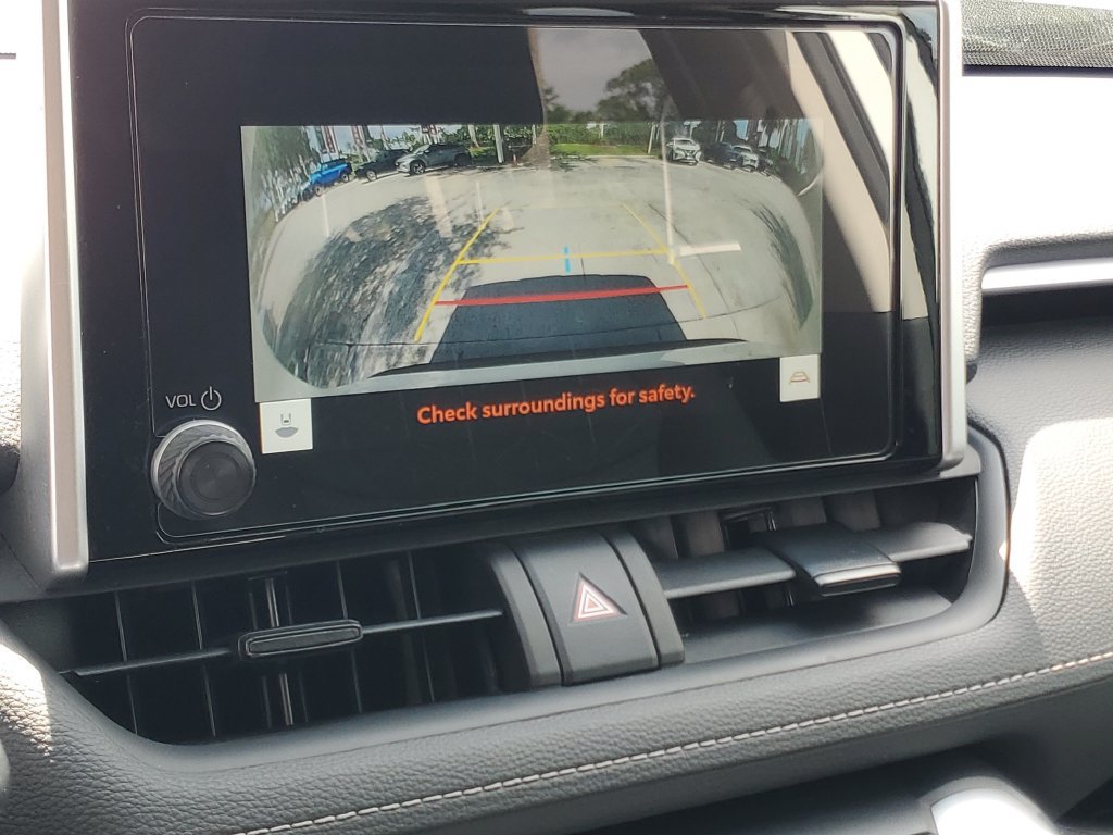 Used 2025 Toyota RAV4 XLE FWD image 20
