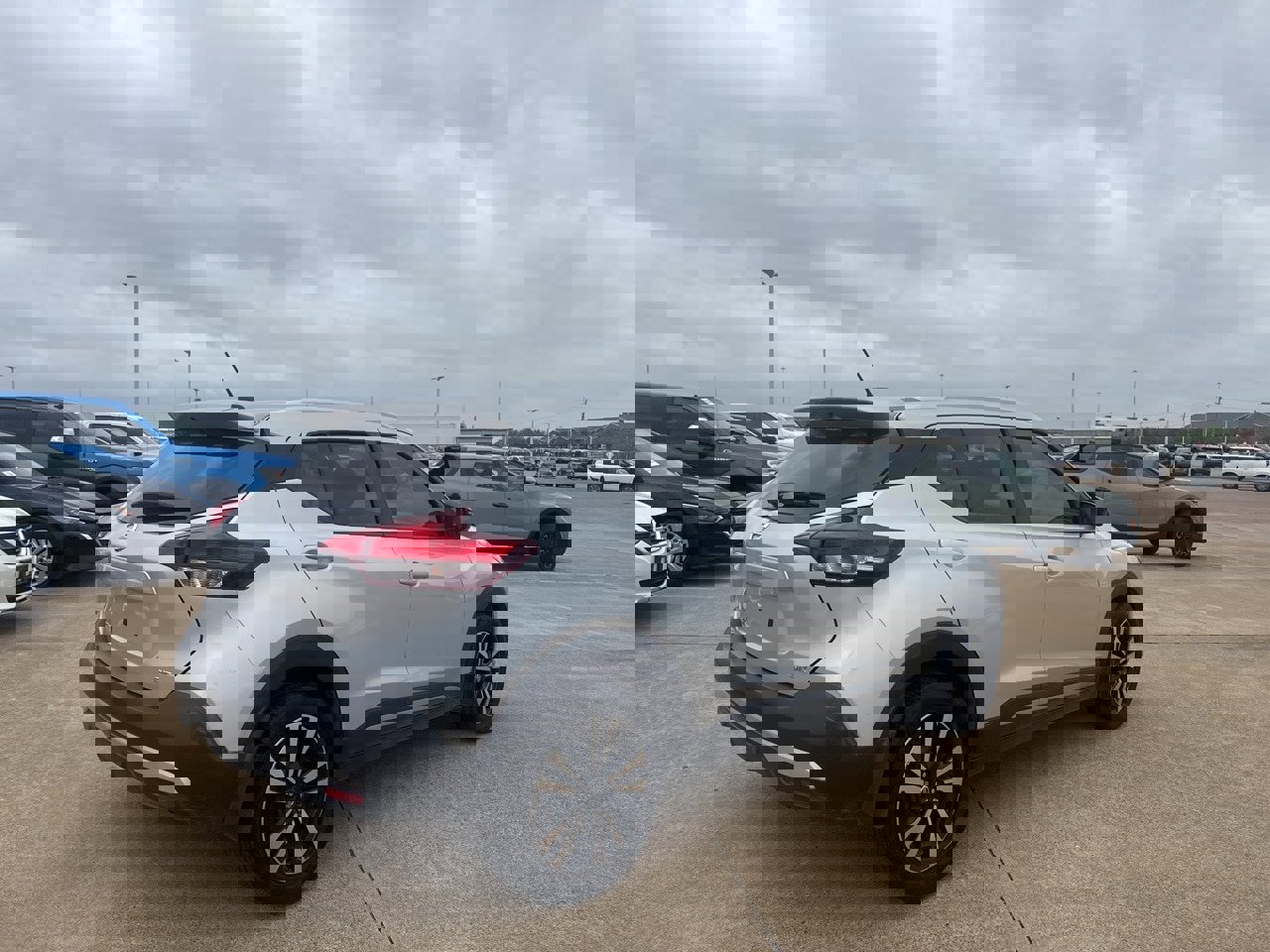 Used 2019 Nissan Kicks SR image 19