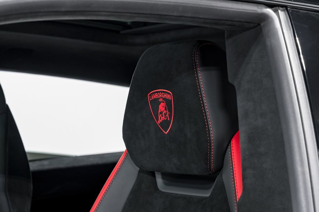 Used 2023 Lamborghini Urus Performante AWD/4WD image 21