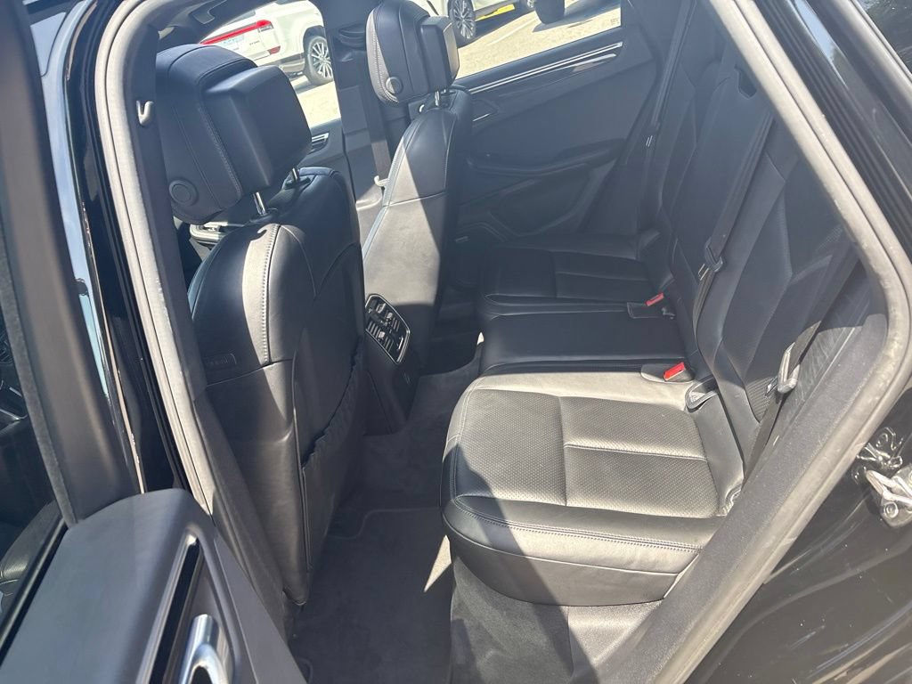 Used 2018 Porsche Macan AWD/4WD image 19