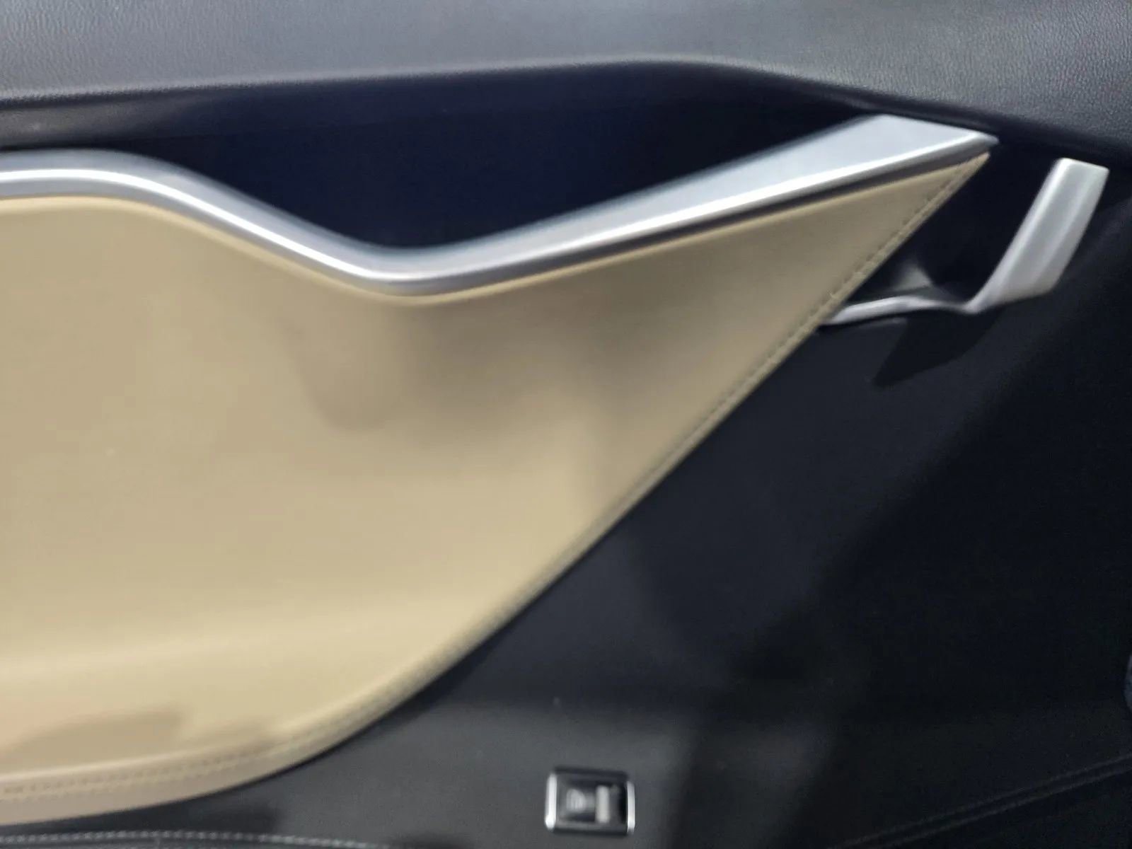 Used 2015 Tesla Model S 85 RWD image 11