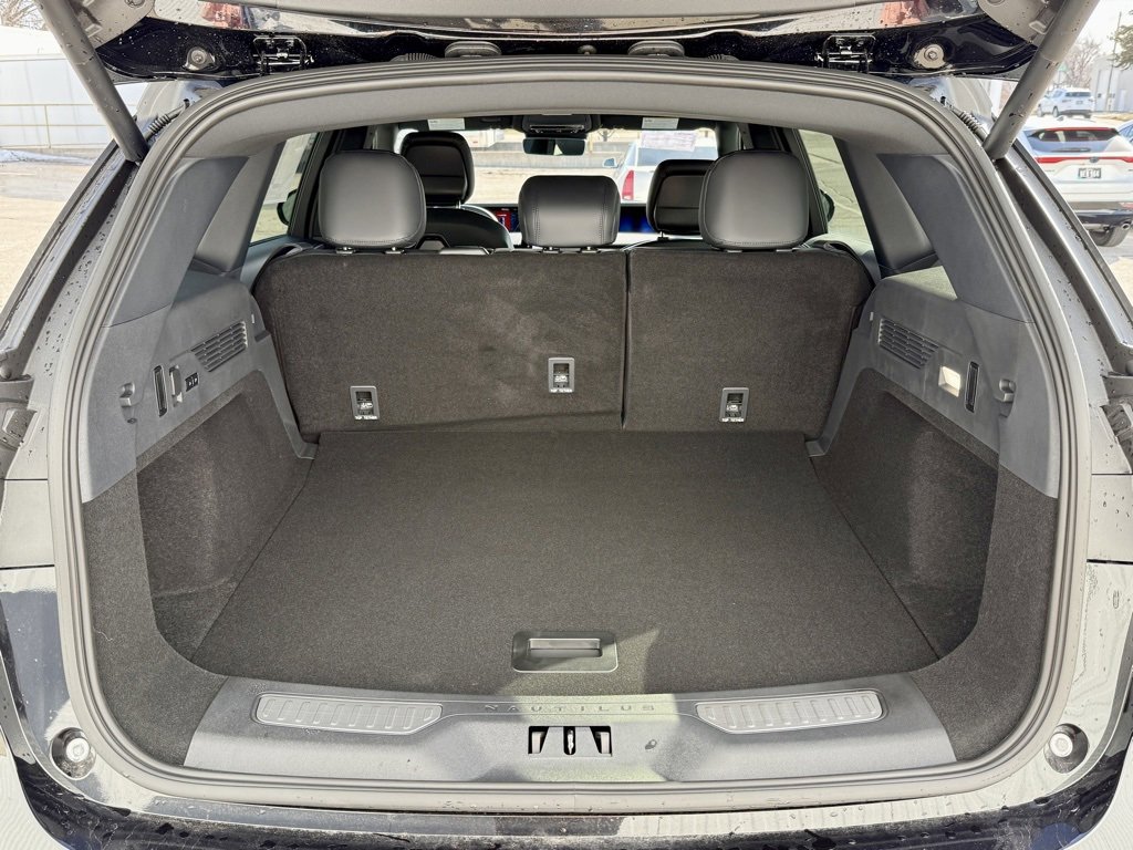 New 2025 Lincoln Nautilus Premier w/ Jet Appearance Package image 17