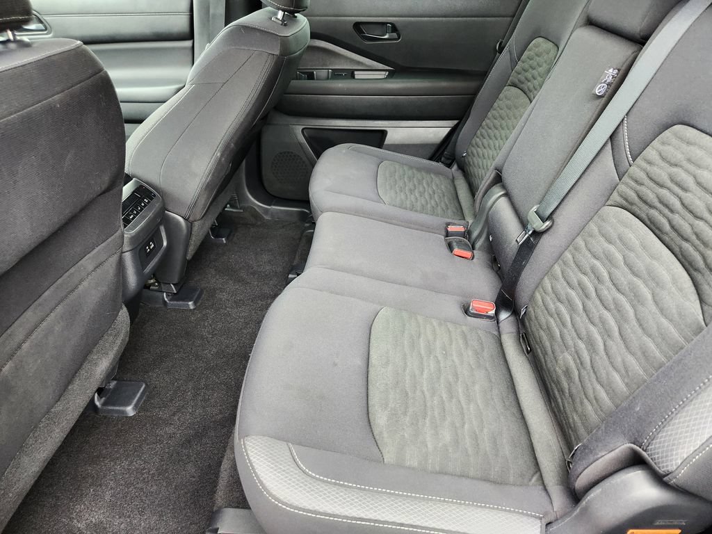 Used 2025 Nissan Pathfinder SV FWD image 18