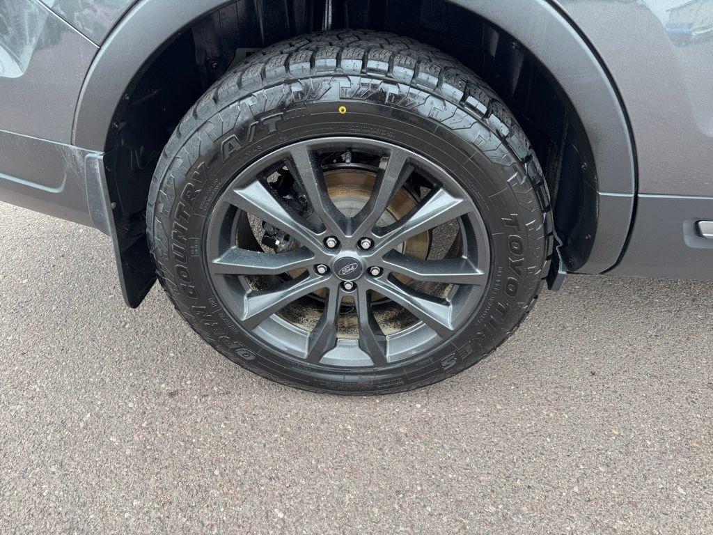 Used 2018 Ford Explorer XLT w/ Equipment Group 202A AWD/4WD image 25