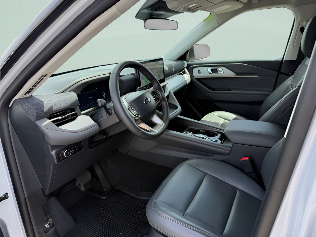 Used 2026 Ford Explorer Active w/ Active Comfort Package AWD/4WD image 4