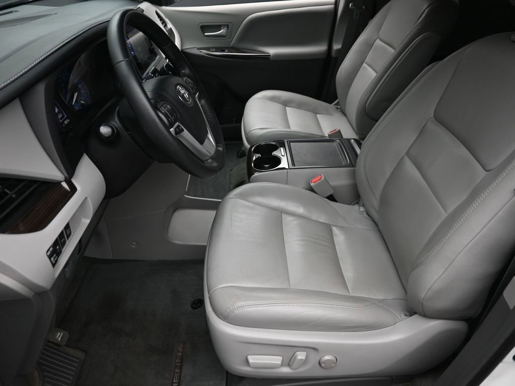 Used 2017 Toyota Sienna XLE w/ XLE Navigation Package image 15