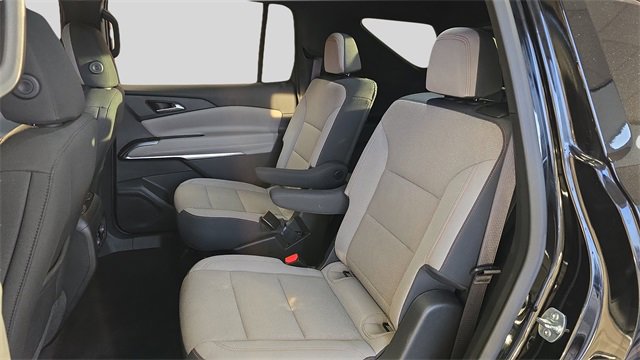 Used 2025 Chevrolet Traverse LT image 18