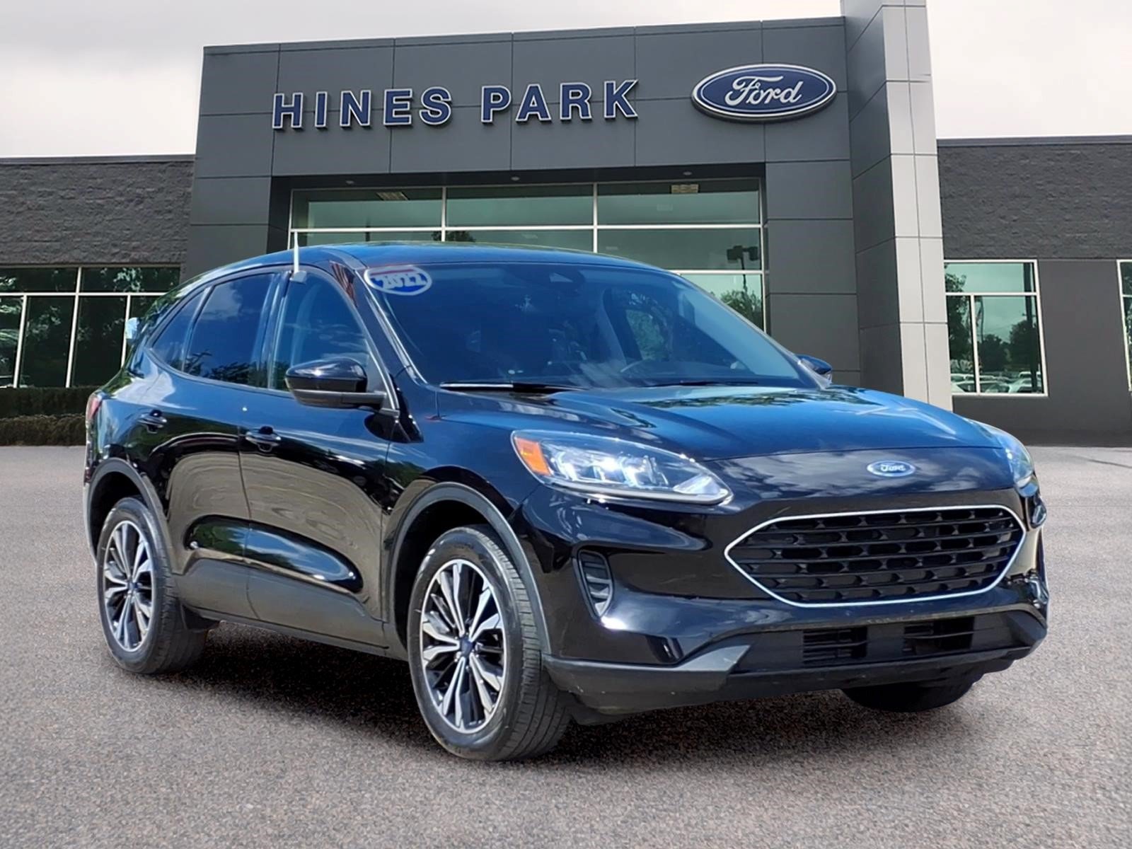 Used 2022 Ford Escape SE w/ SE Sport Appearance Package AWD/4WD image 1