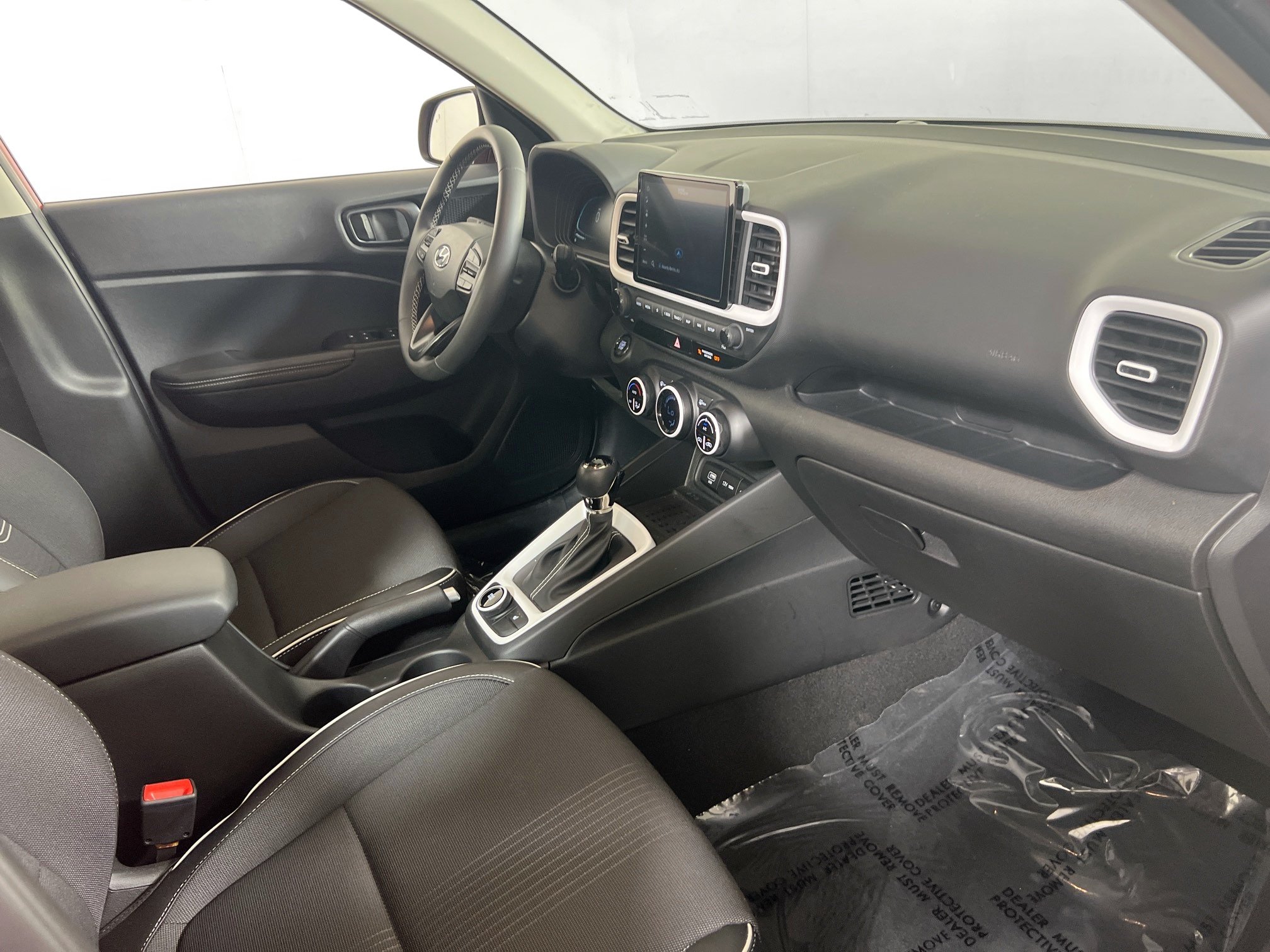 Used 2023 Hyundai Venue Limited FWD image 28