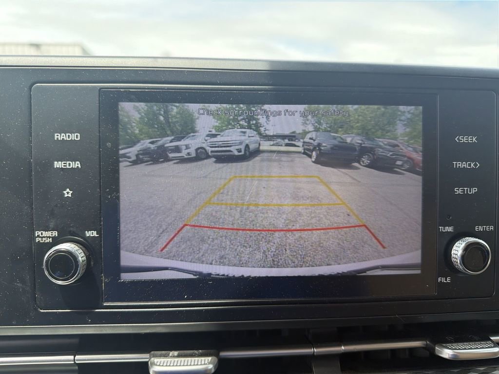 Used 2022 Kia Carnival LX FWD image 17