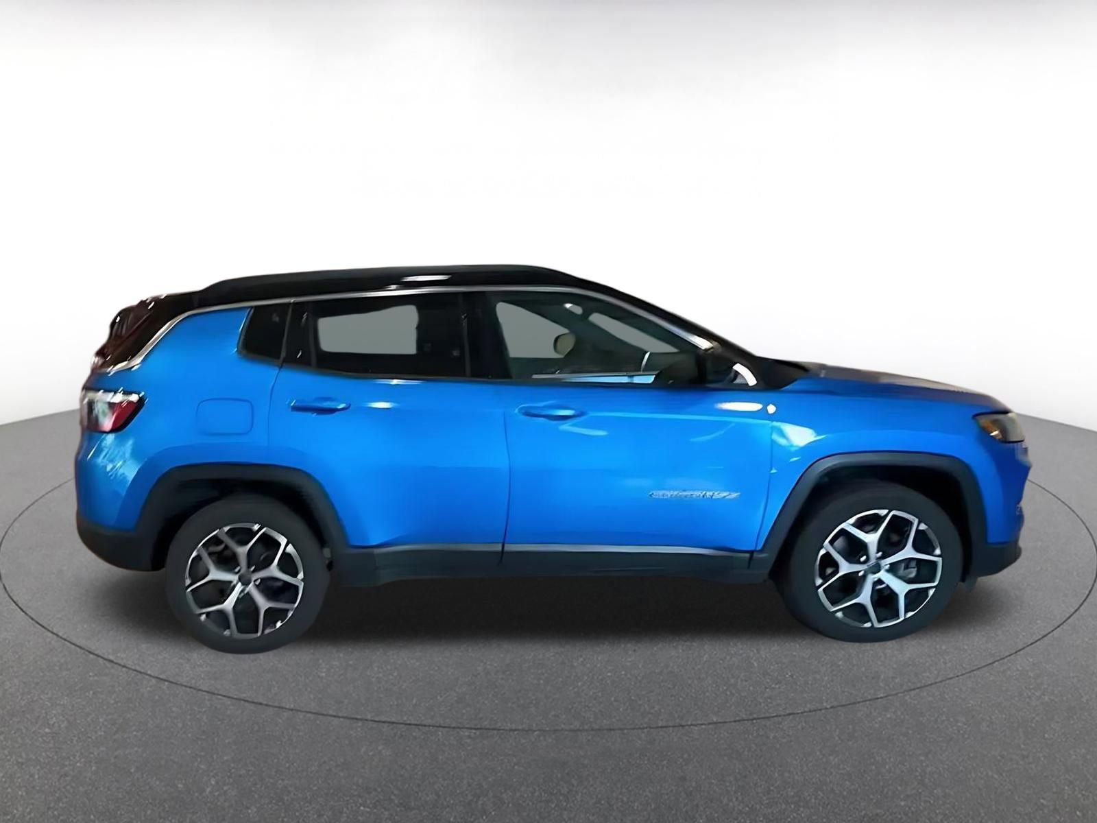 Used 2025 Jeep Compass Limited AWD/4WD image 15
