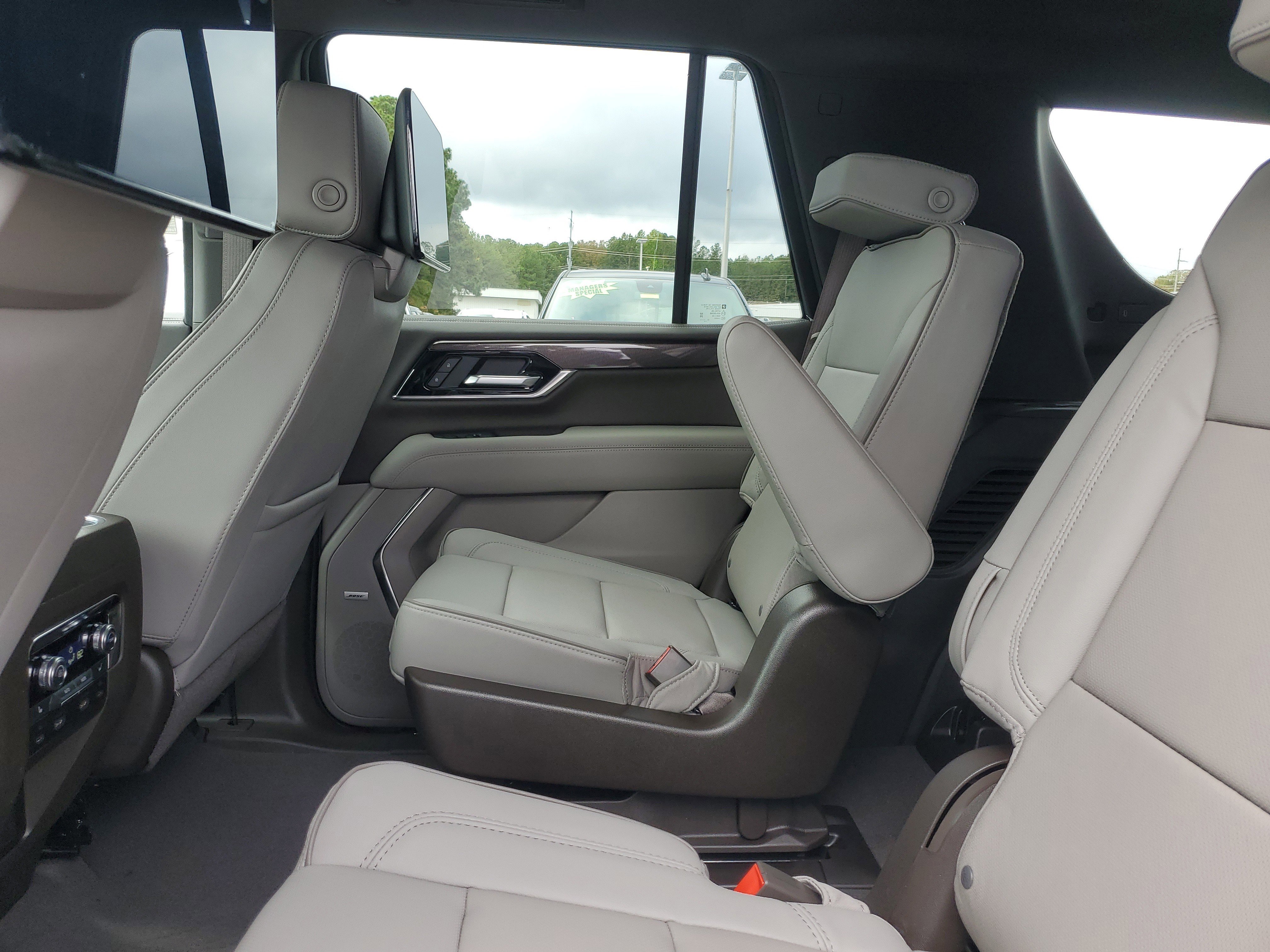 New 2026 GMC Yukon Elevation image 9