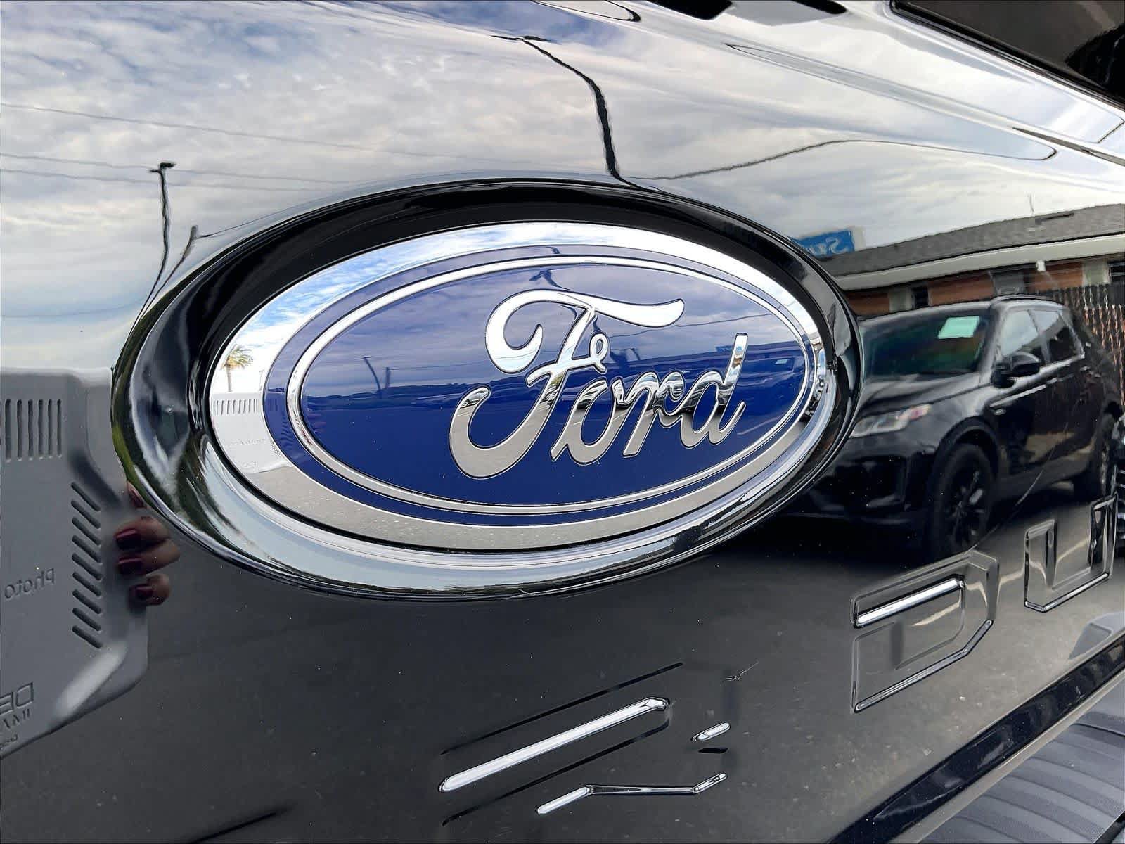 Used 2023 Ford F250 Lariat w/ Lariat Ultimate Package AWD/4WD image 11