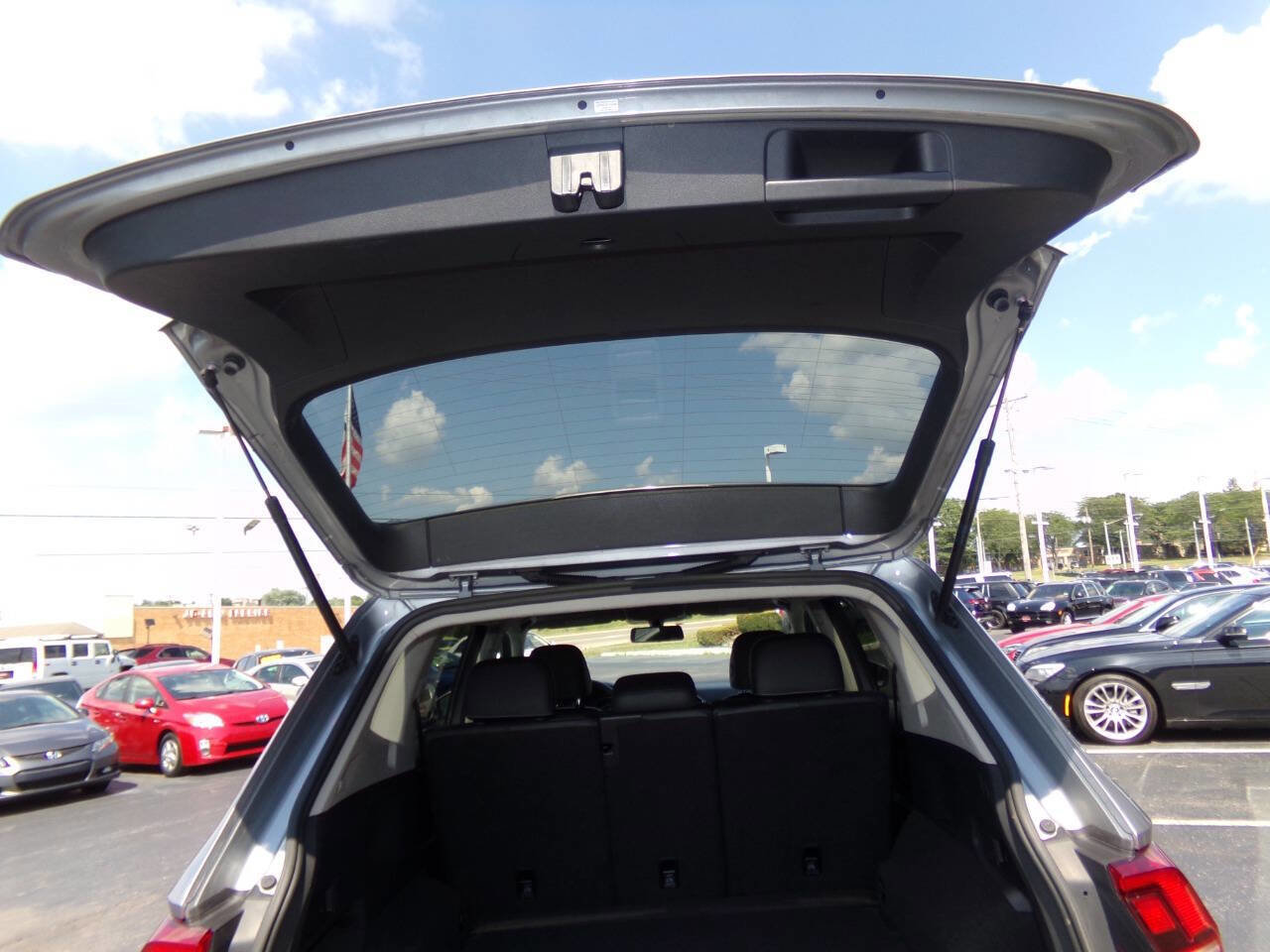 Used 2021 Volkswagen Tiguan SE image 24