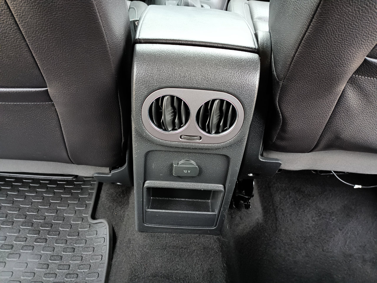 Used 2017 Volkswagen Tiguan S image 16