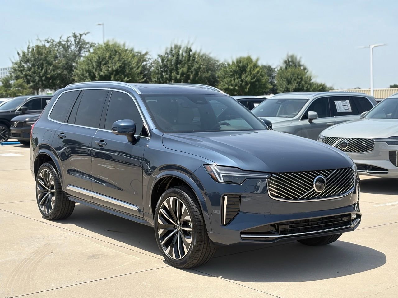 New 2026 Volvo XC90 B6 Plus w/ Protection Package Premier AWD/4WD image 3