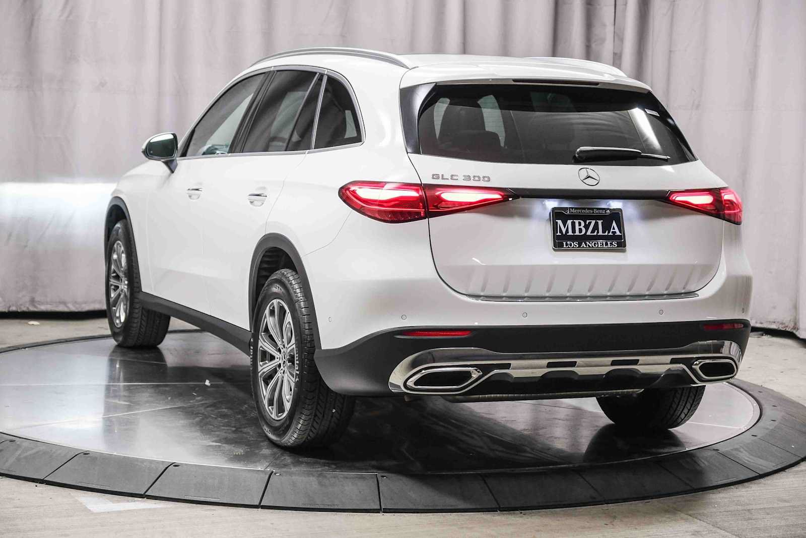Certified 2026 Mercedes-Benz GLC 300 image 2