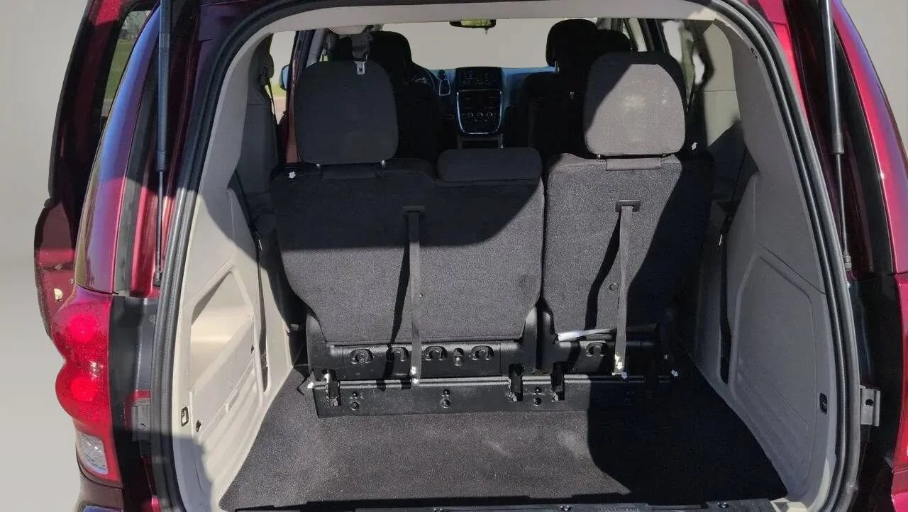 Used 2018 Dodge Grand Caravan SE FWD image 22