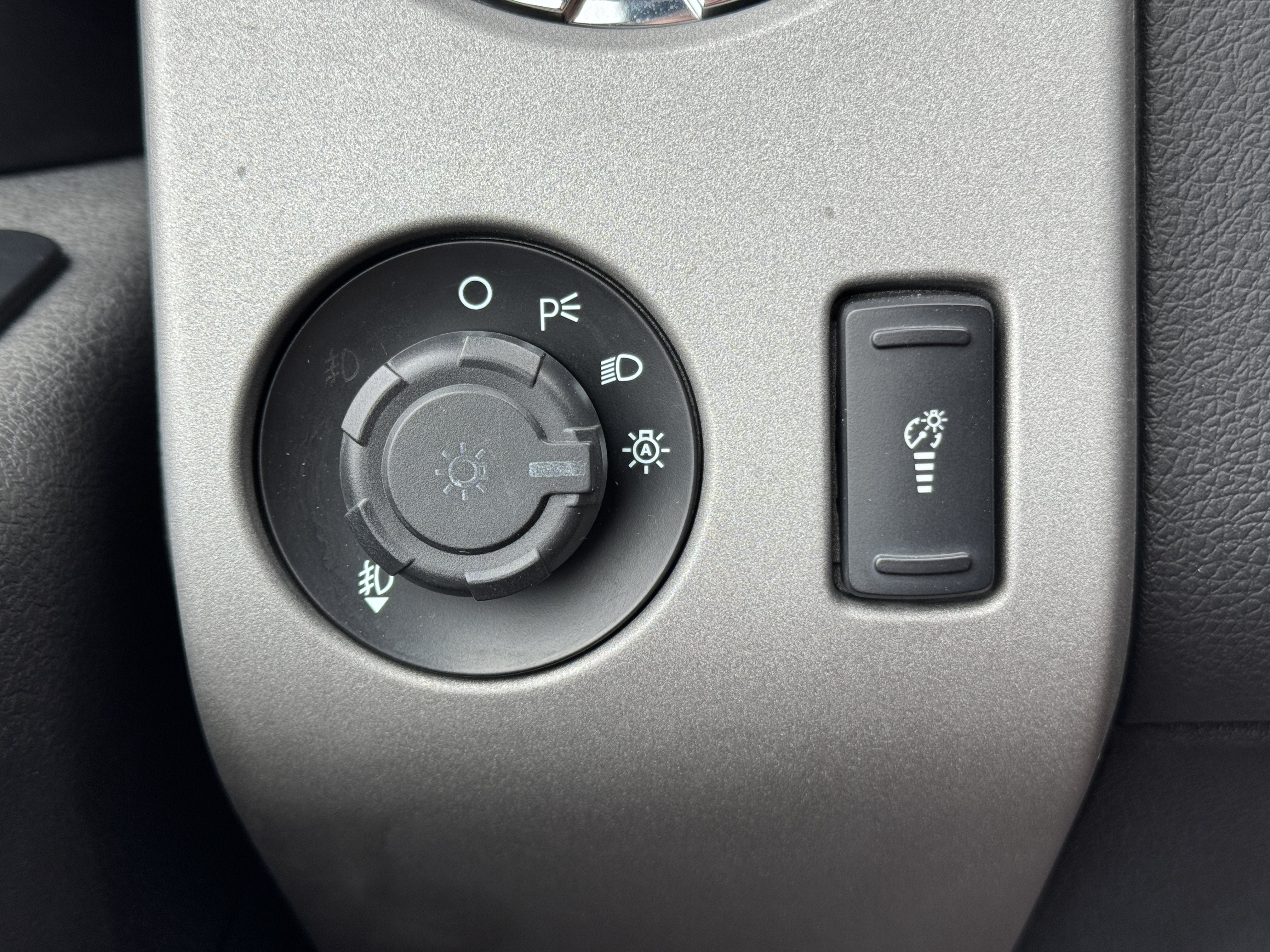 Used 2015 Ford F250 Lariat w/ Lariat Ultimate Package AWD/4WD image 26
