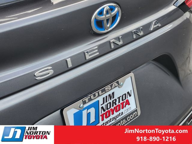 Used 2025 Toyota Sienna Limited image 12