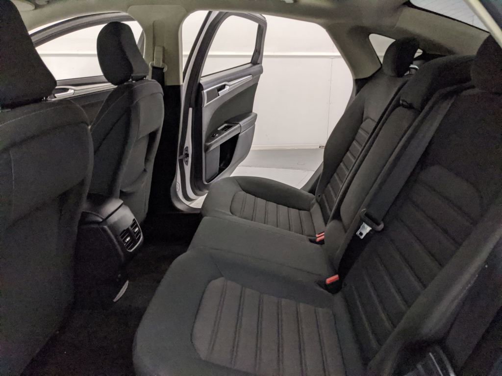 Used 2020 Ford Fusion SE image 17