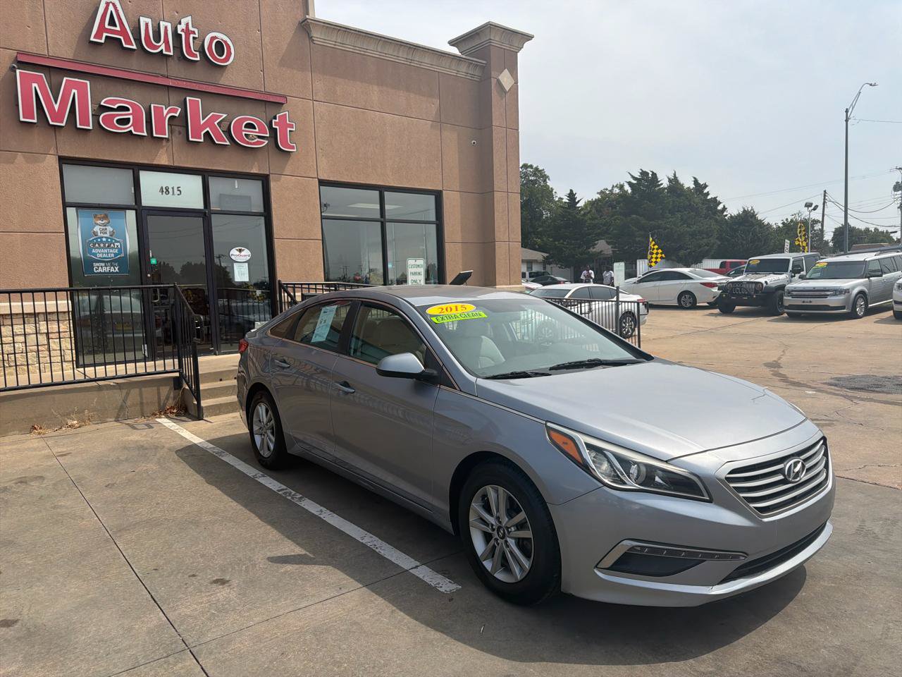 Used 2015 Hyundai Sonata SE w/ Option Group 09 FWD image 3