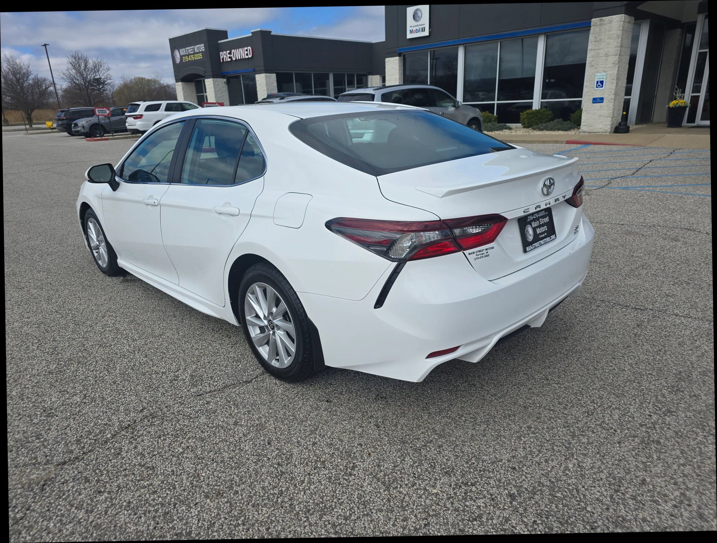 Used 2024 Toyota Camry SE AWD/4WD image 2