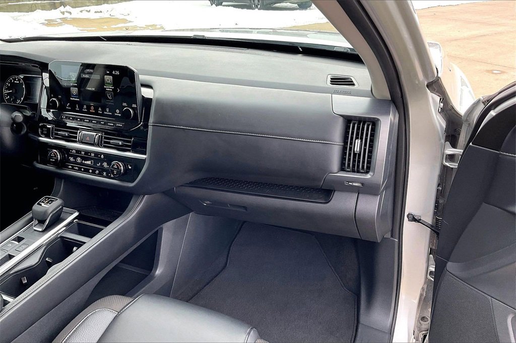 Used 2025 Nissan Pathfinder SL image 16