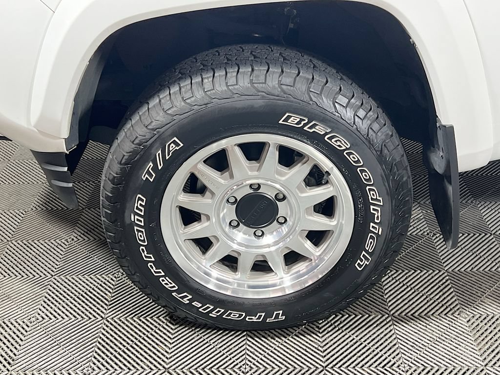 Certified 2022 Toyota Tacoma SR5 AWD/4WD image 27