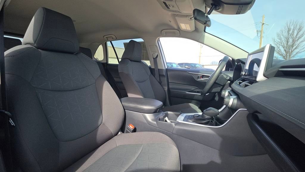 Used 2025 Toyota RAV4 XLE image 12