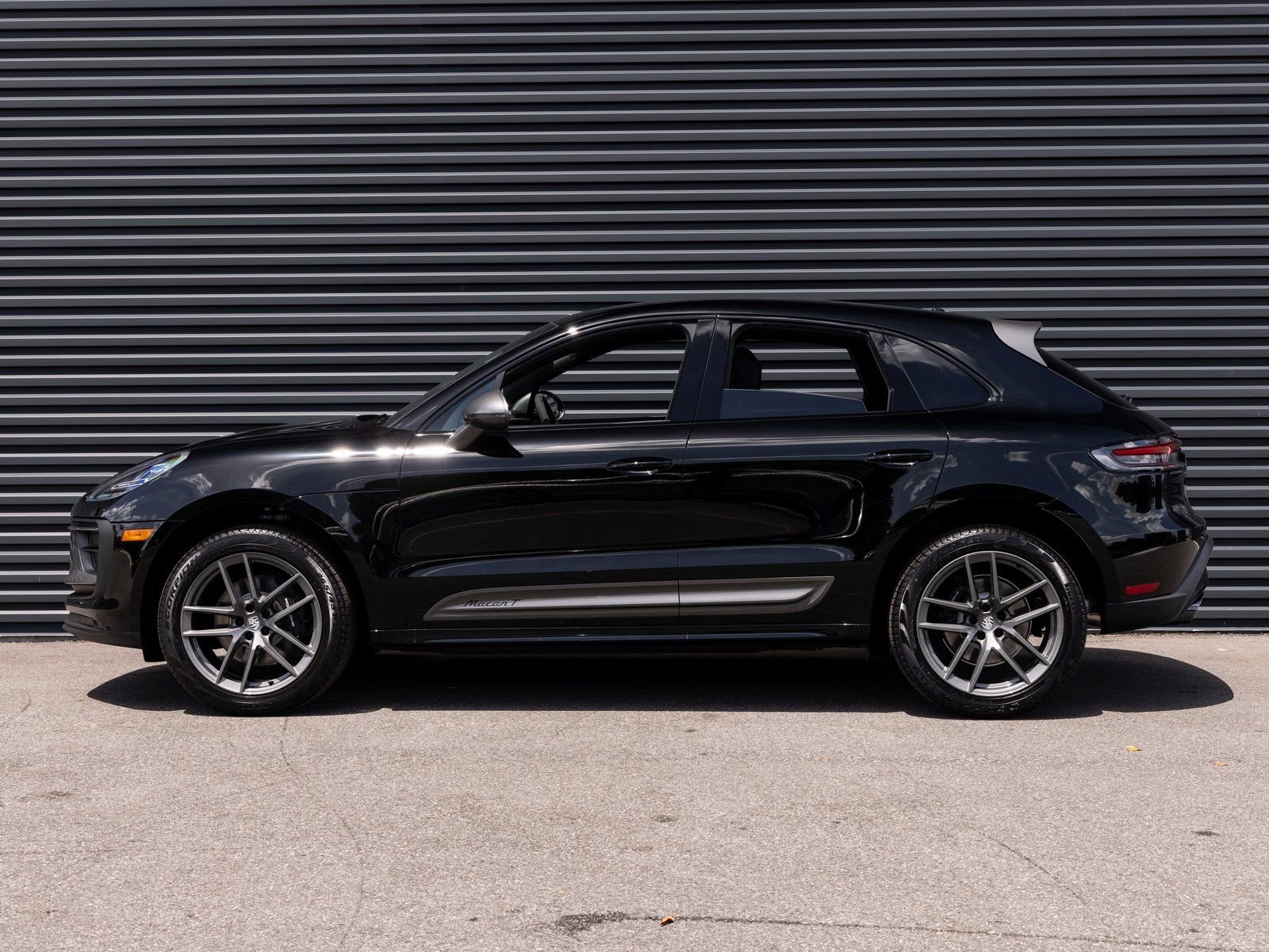 New 2025 Porsche Macan Turbo image 2