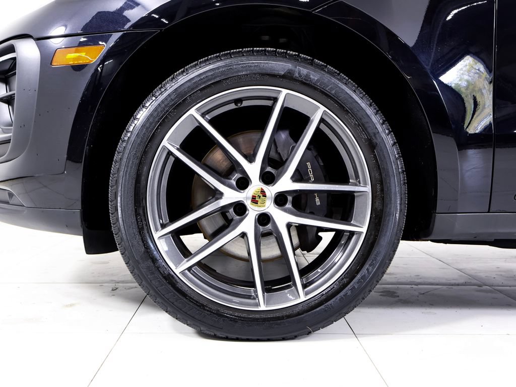Certified 2023 Porsche Macan AWD/4WD image 26