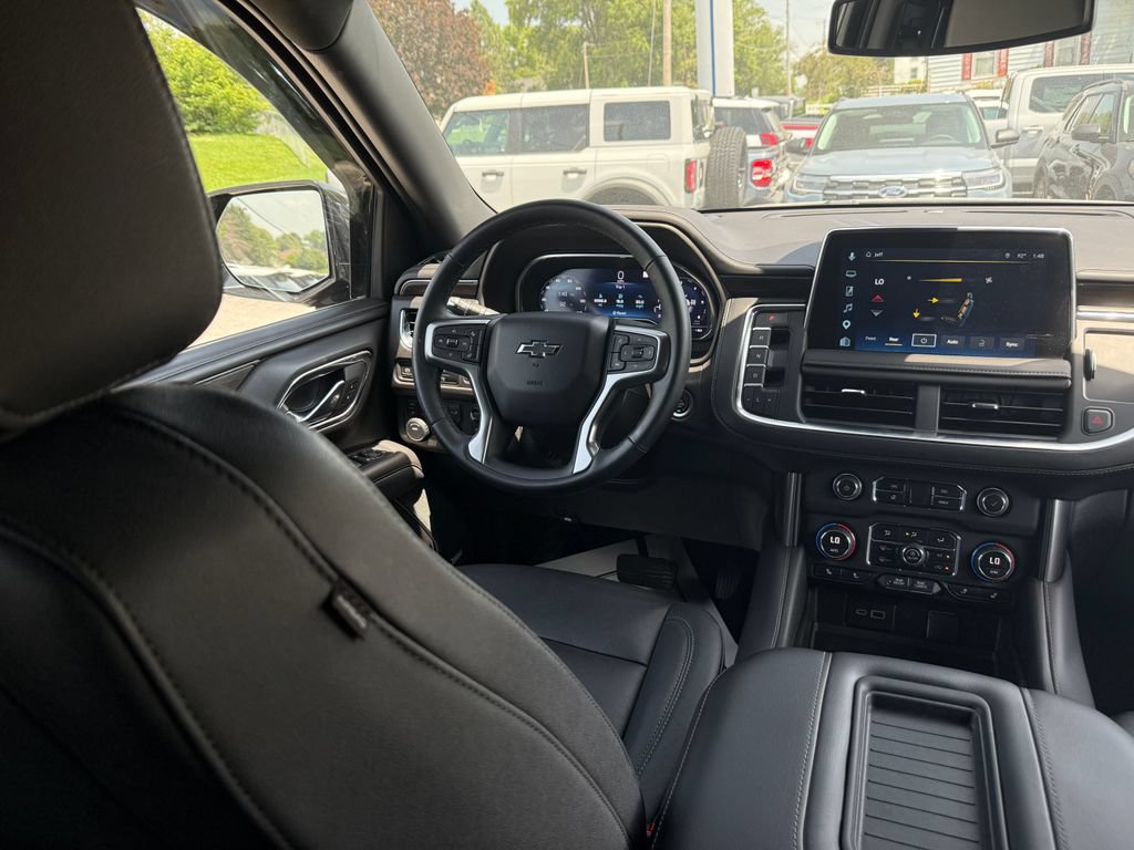Used 2023 Chevrolet Tahoe Z71 w/ Luxury Package AWD/4WD image 33