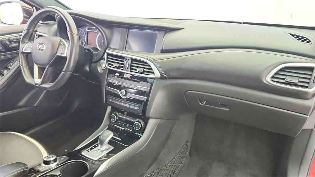 Used 2018 INFINITI QX30 Sport w/ Sport Leather Package image 32