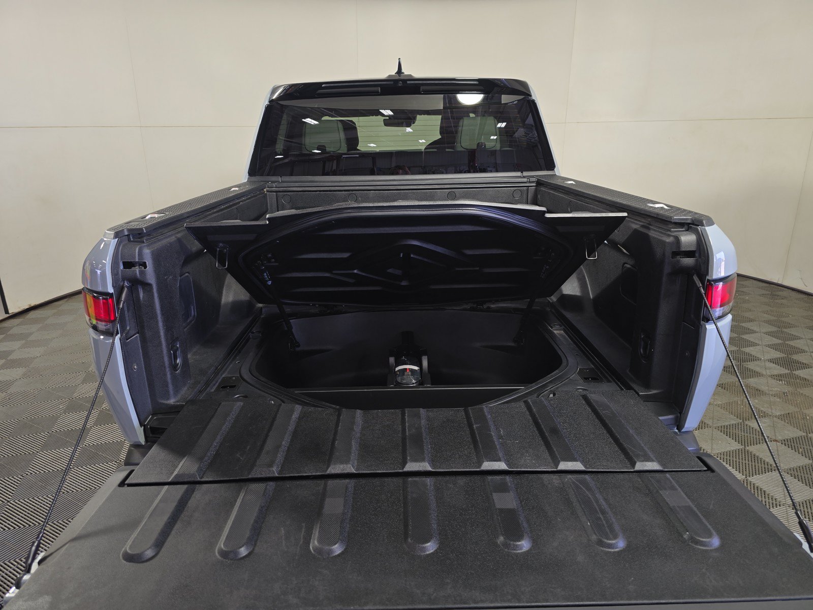 Used 2022 Rivian R1T Adventure AWD/4WD image 15