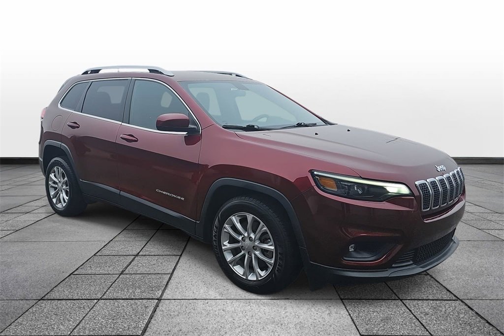Used 2019 Jeep Cherokee Latitude w/ Cold Weather Group image 3