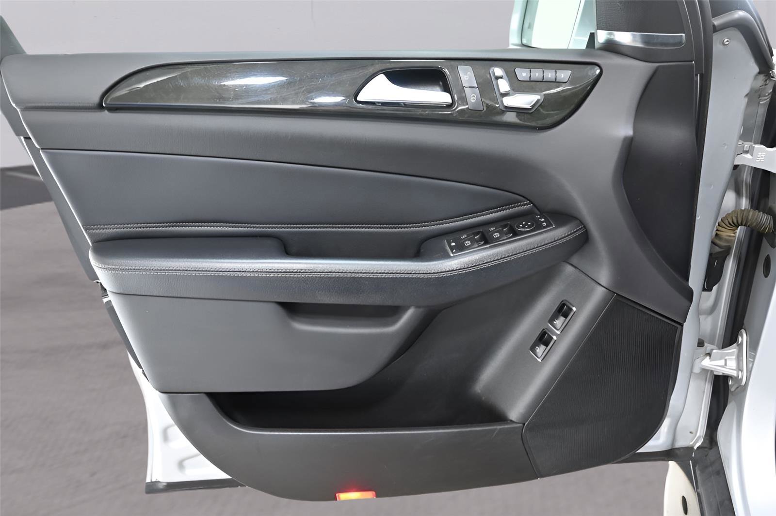 Used 2018 Mercedes-Benz GLS 450 4MATIC w/ Premium Package image 8