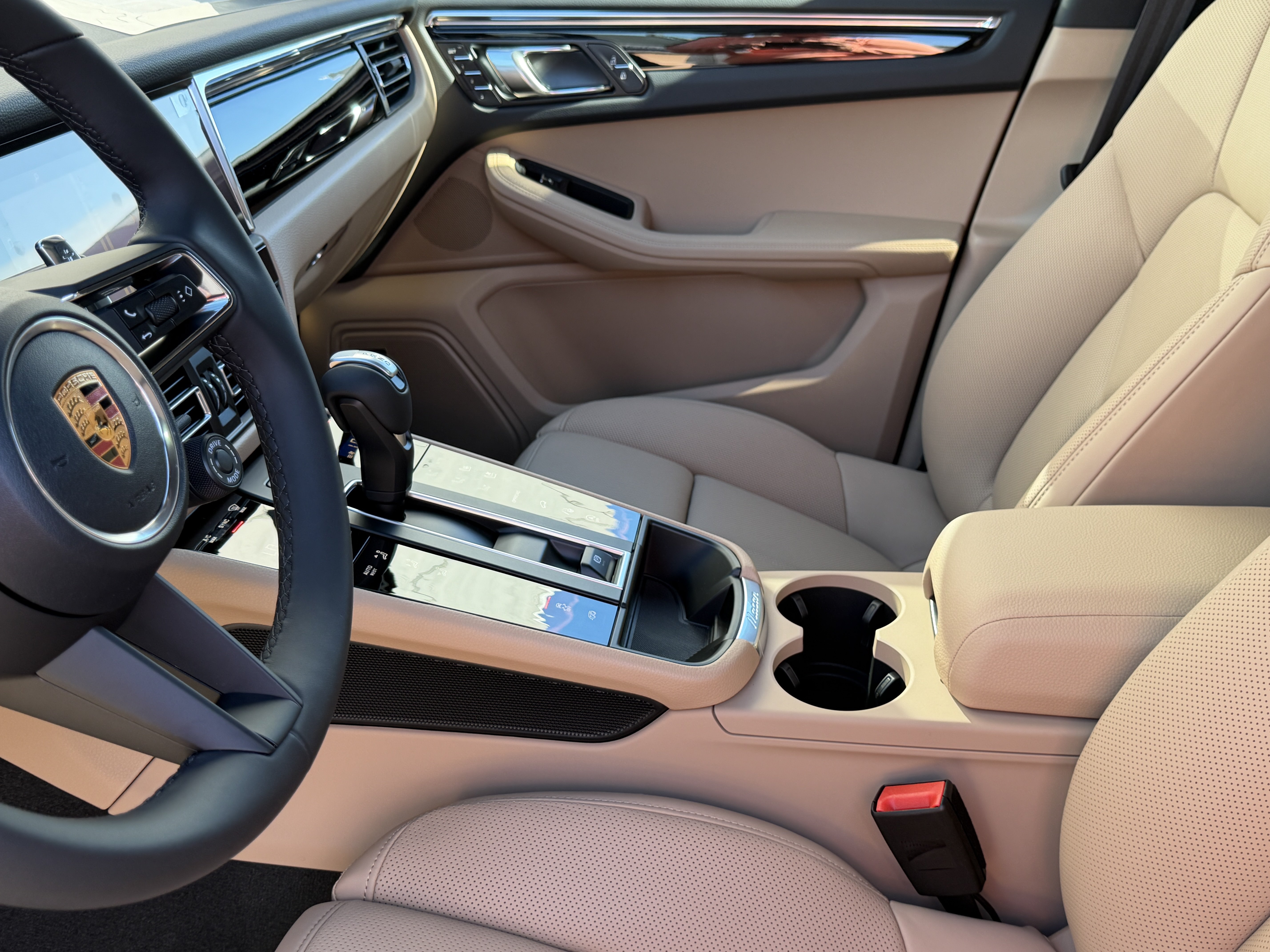 New 2026 Porsche Macan S AWD/4WD image 4