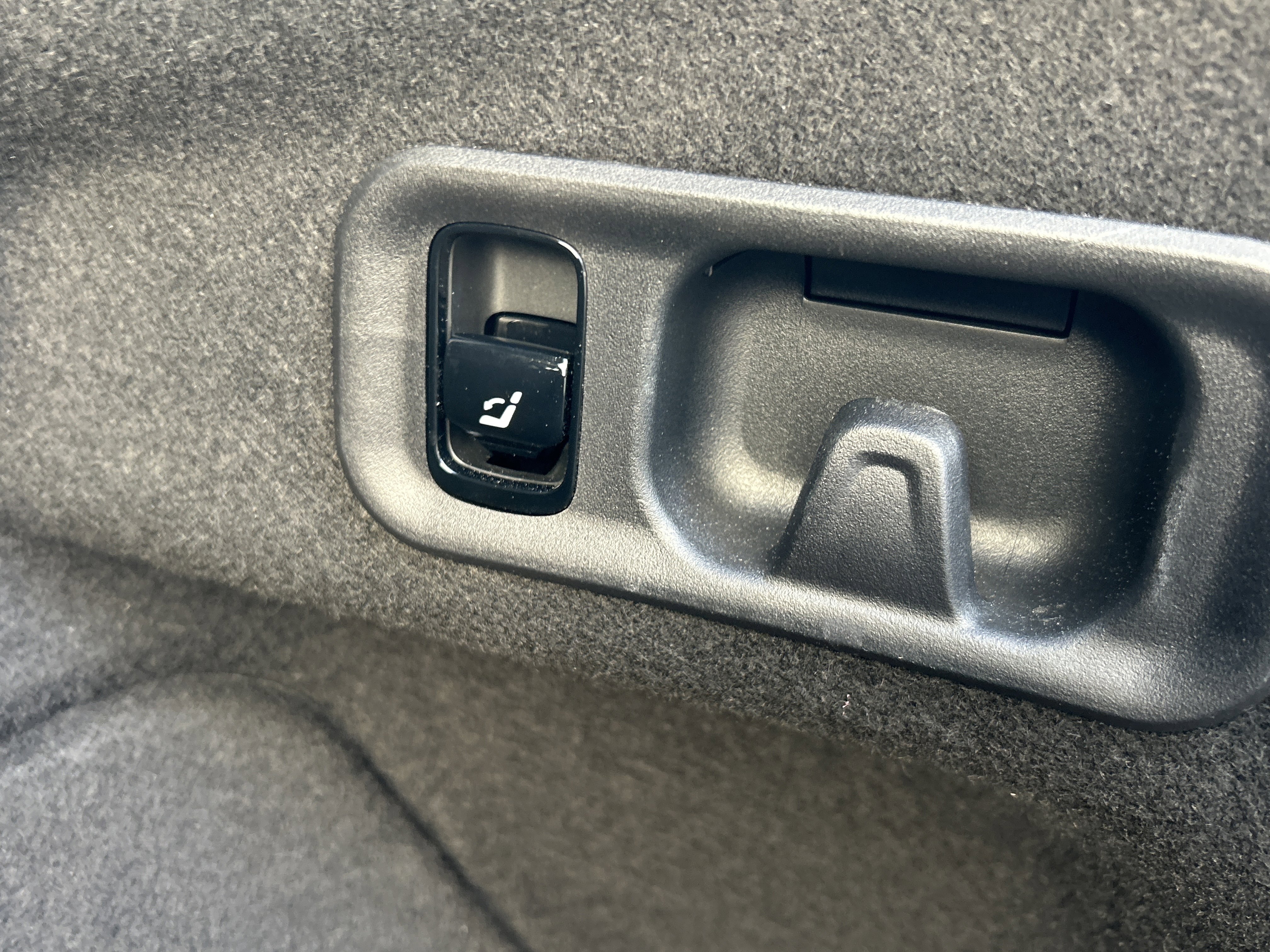 Certified 2025 Mercedes-Benz E 350 4MATIC Sedan image 12