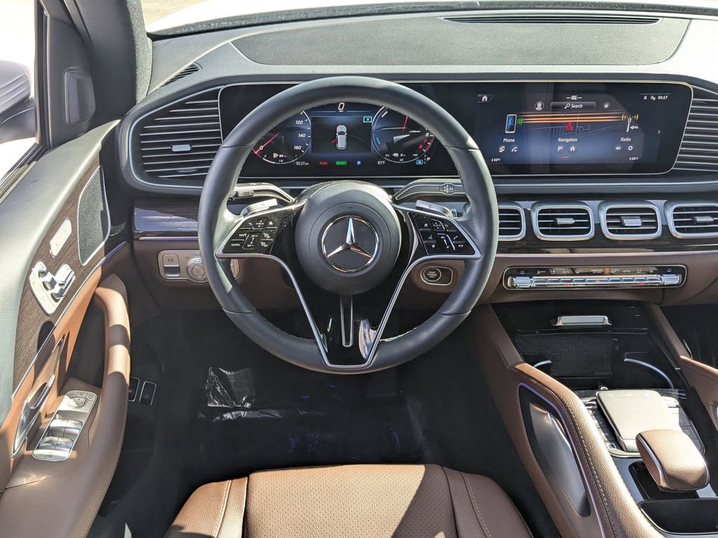 Used 2025 Mercedes-Benz GLE 450e 4MATIC image 3